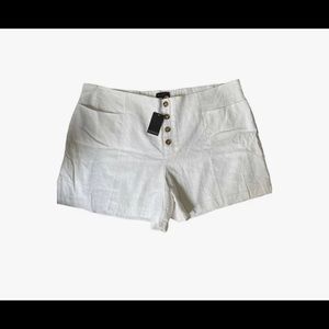 NWT ELOQUII Women’s White Short Linen Blend 14